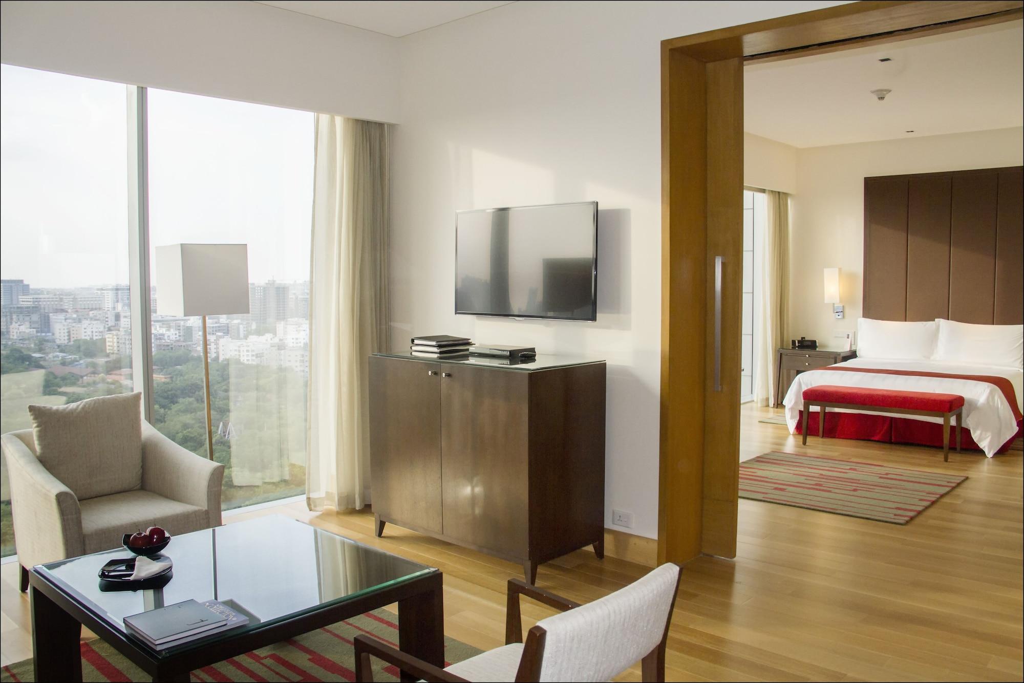 Hotel Trident Hajdarabad Zewnętrze zdjęcie Suite at the hotel