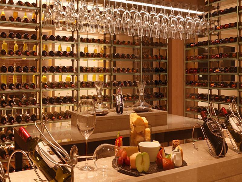 Hotel Trident Hajdarabad Zewnętrze zdjęcie Wine cellar at the Mandarin Oriental, Hong Kong